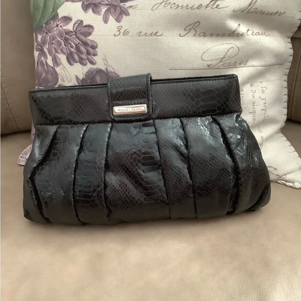 WHITE HOUSE BLACK MARKET Snakeskin Clutch Charcoal - Picture 2 of 5